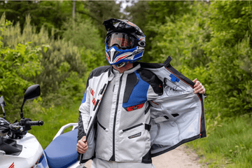 Macna Synchrone: Un Solo Completo per Estate e Inverno 🌦️ - Moto Adventure