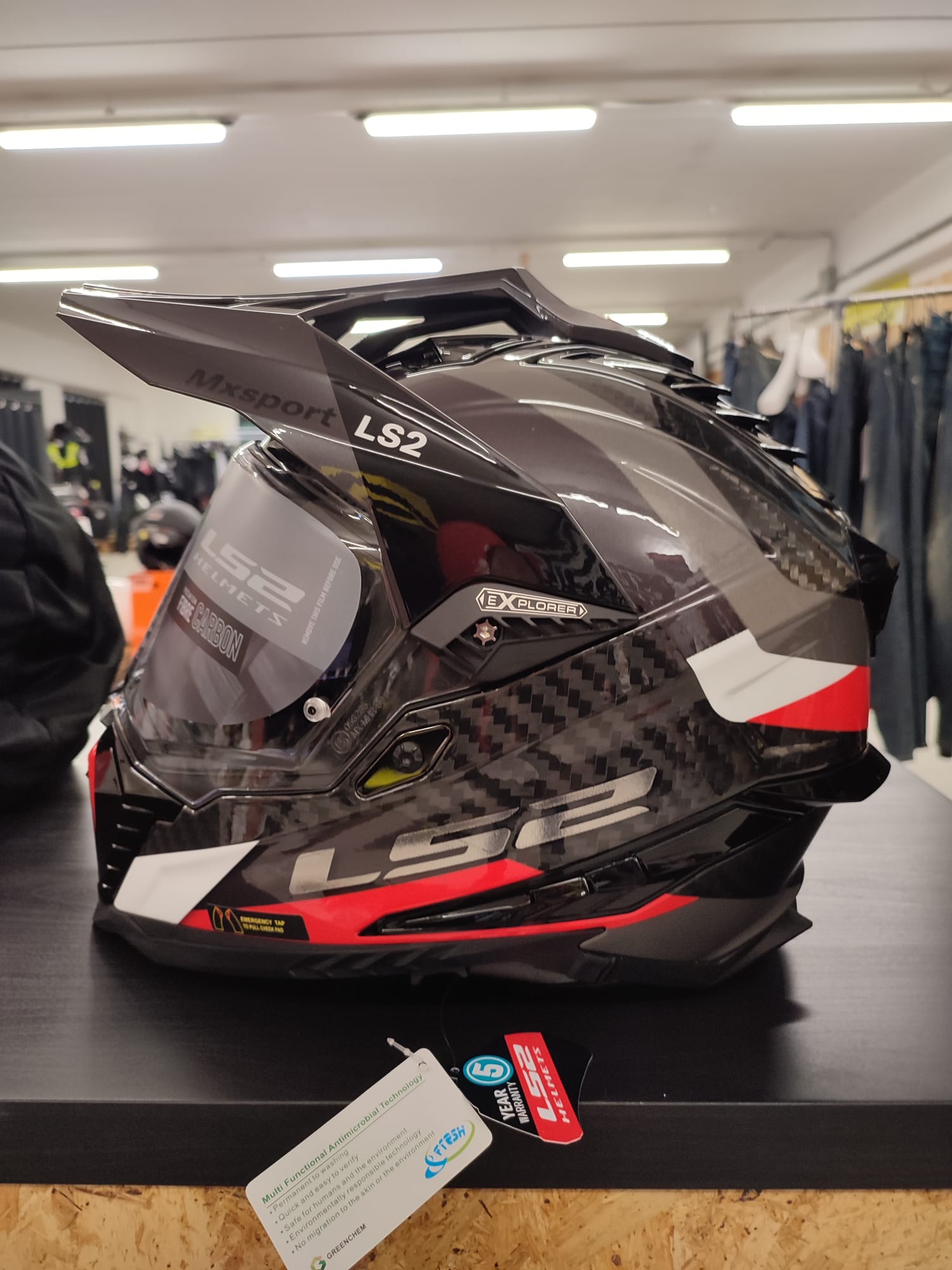 Casco Adventure LS2 MX701 C EXPLORER Carbonio 2206 Frontier titanio ro –  Moto Adventure