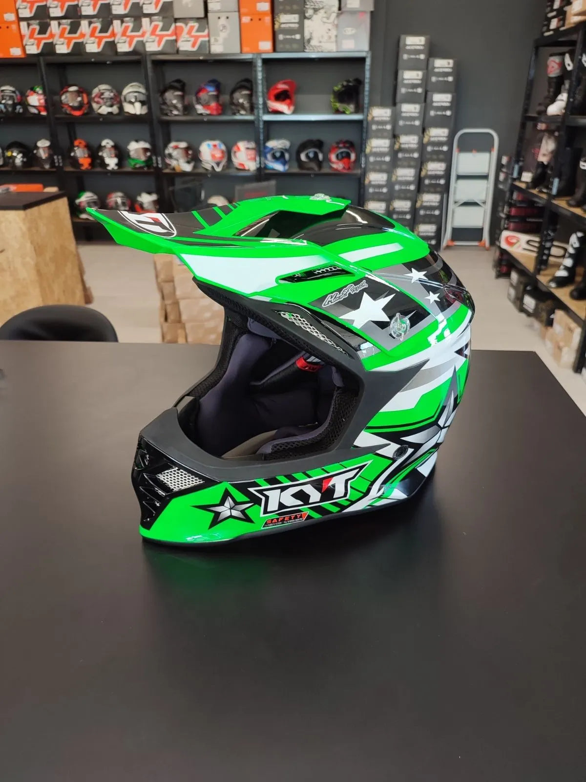 Casco KYT Skyhawk